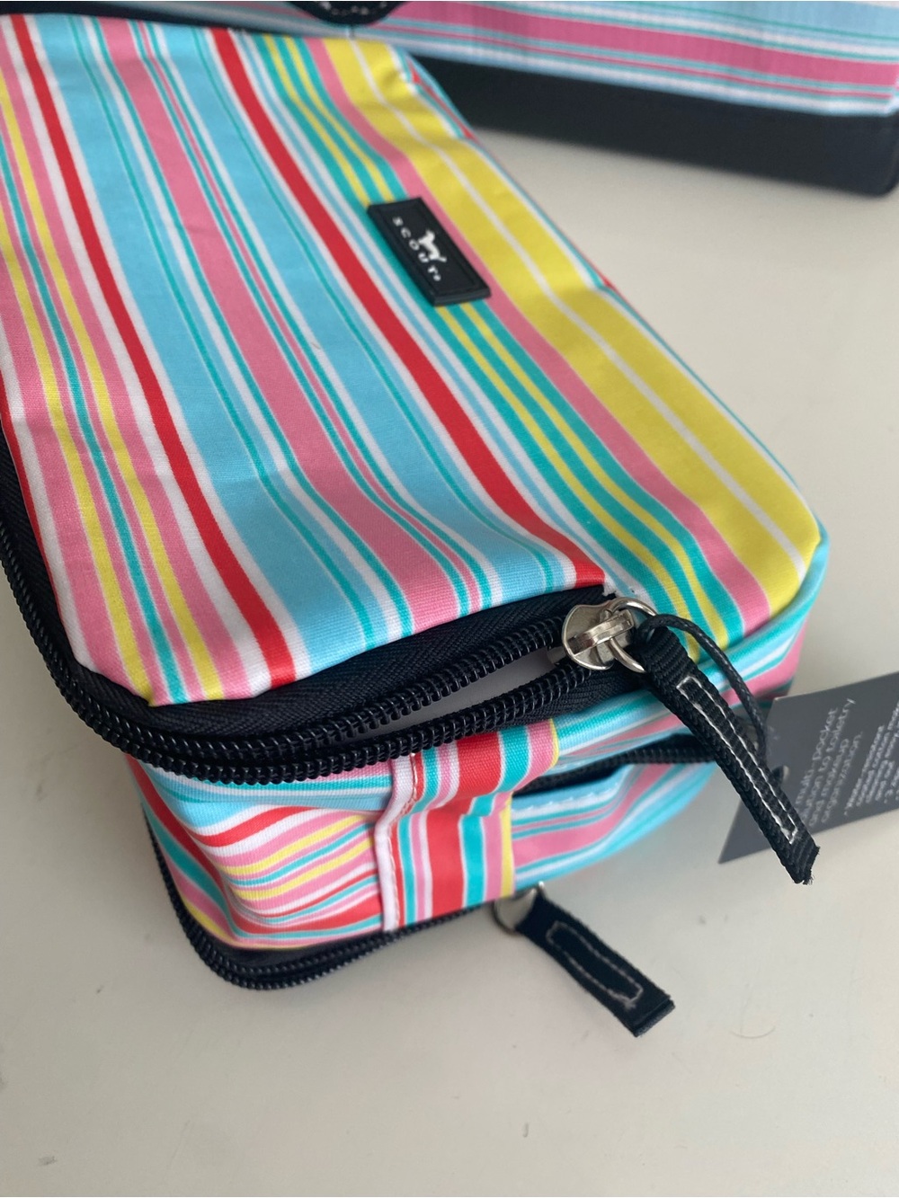 SCOUT Uptown Girl Tote Bag and Toiletry Makeup Bag NWT - Picture 7 of 14